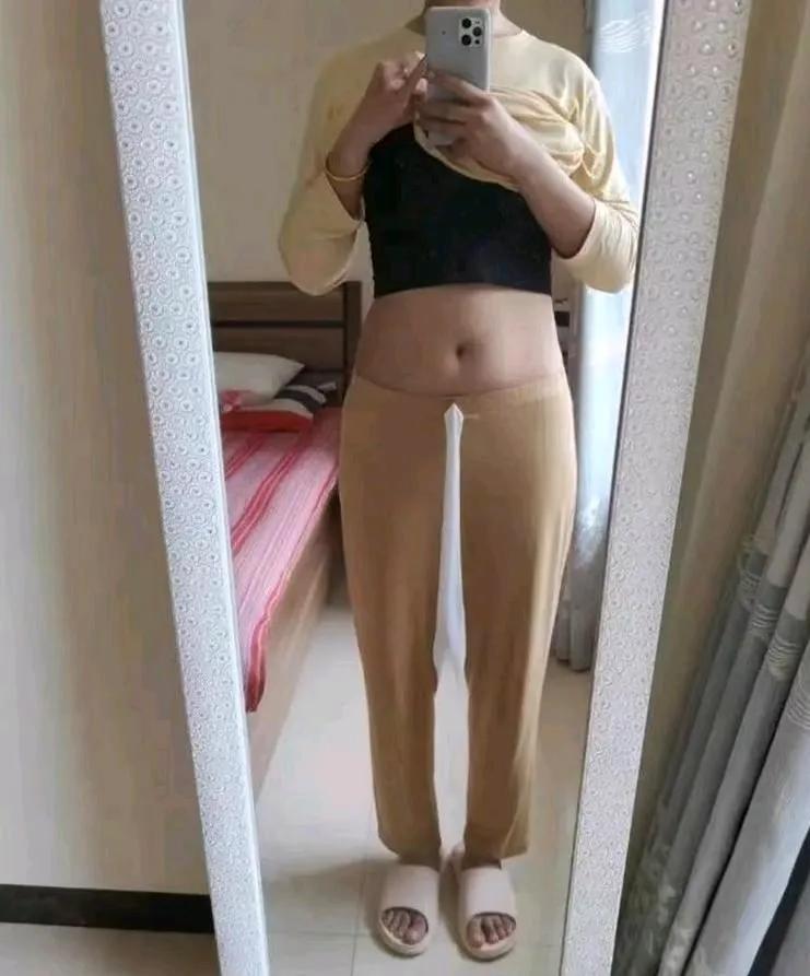 震惊！错觉照片让你误以为女子肚脐下全是腿！哇塞！这张照片太神奇了！乍眼看去，吓得