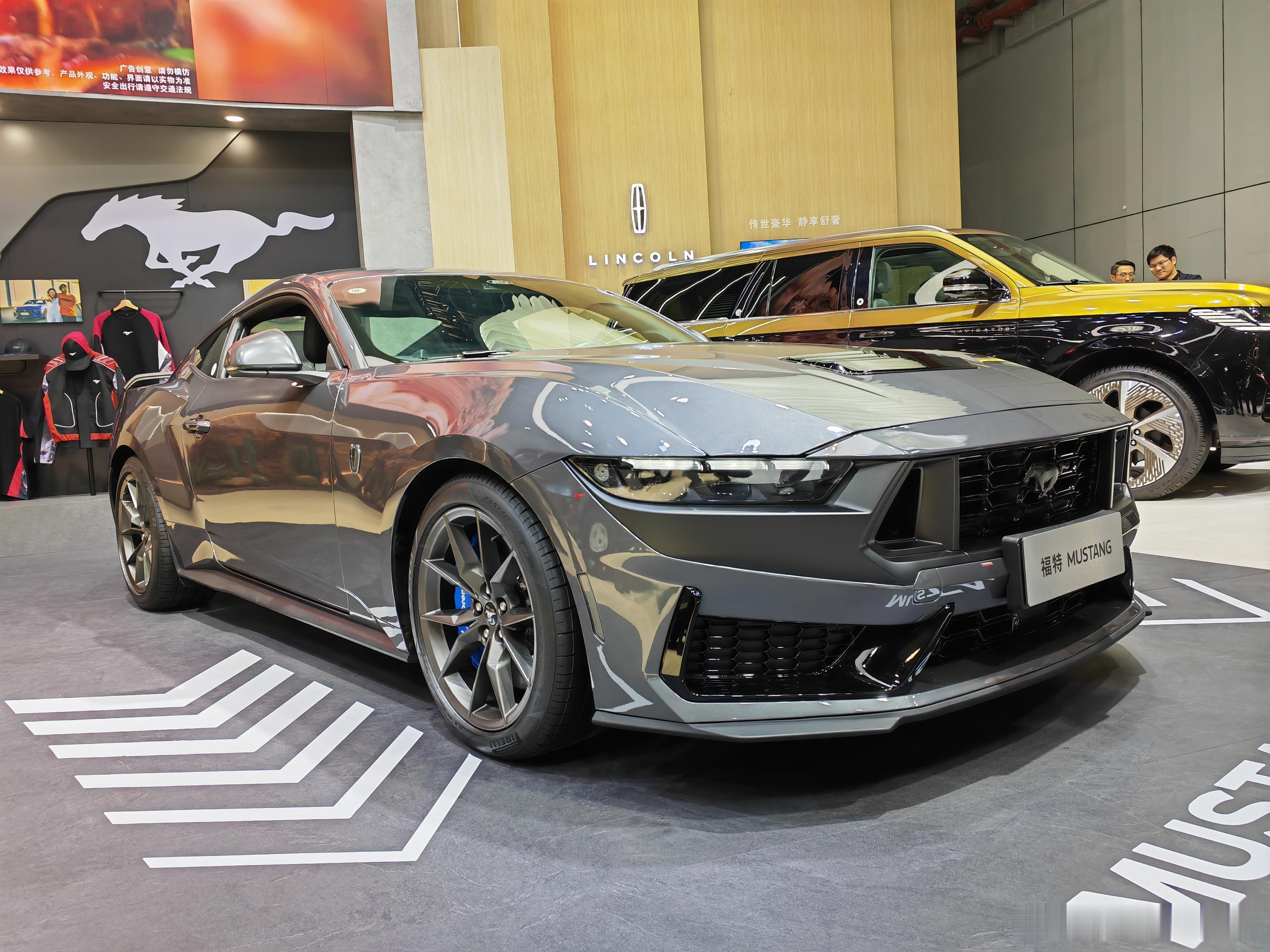 福特MustangDarkHorse亮相进博会 作为福特Mustang家族的性能