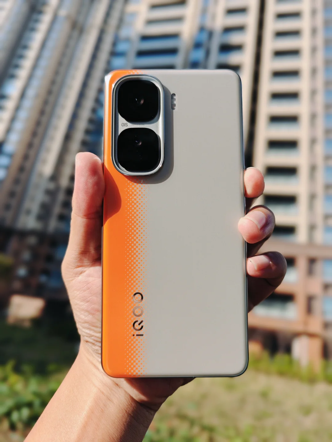 iQOO Neo10中框绝了！带来又快又大又薄体验！