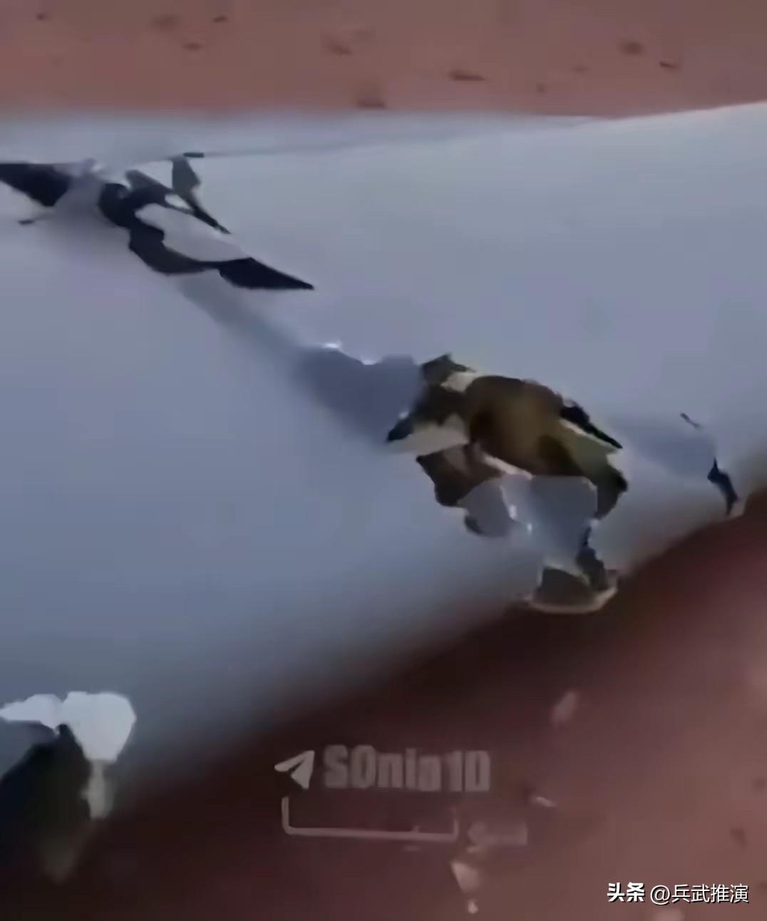 3月11日在伊拉克坠毁的美国空军KC-135加油机残骸视频出现在网上了，都碎成一