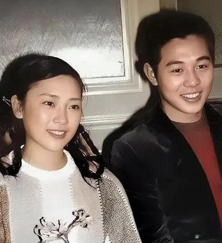 跑去B站看了黄秋燕专访，发现她简直就是个女版的李连杰，因为他们两个人的长相、说话
