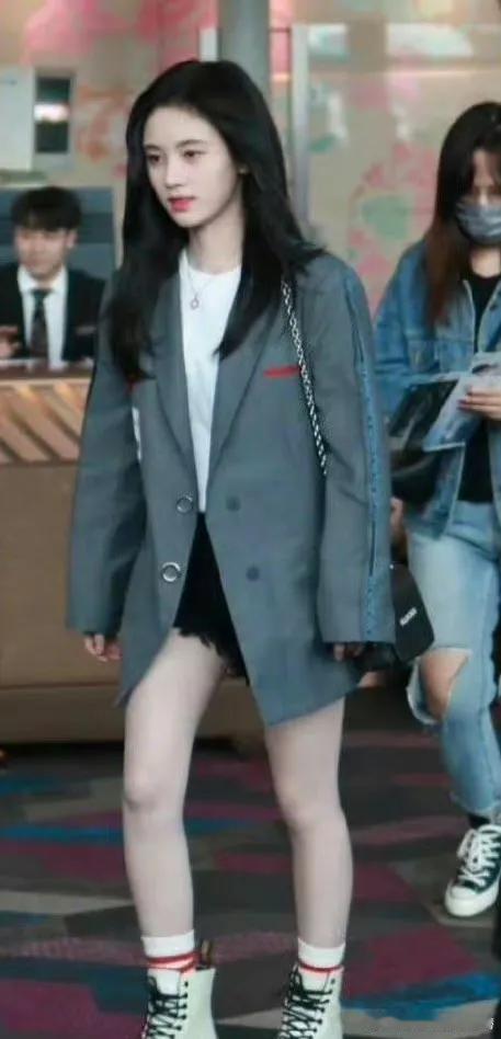 鞠婧祎的身材在小🌸中处于什么水平？ 