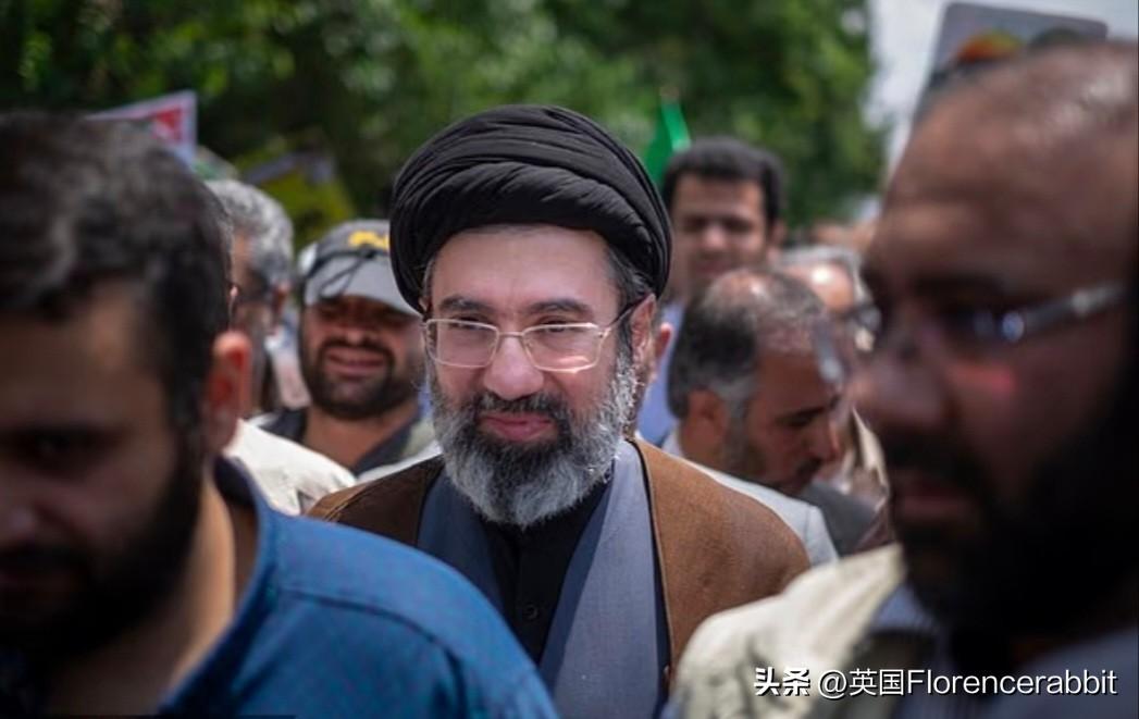 哈梅内伊之子穆杰塔巴，已被任命伊朗新任最高领袖！
伊朗电视台报道，伊朗专家会议已