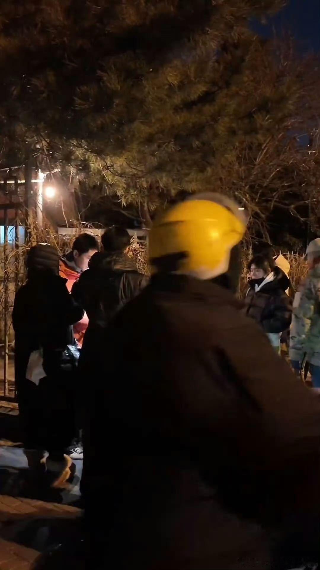 看到了《人间有味》的路透，白宇帆太适合年代剧了 