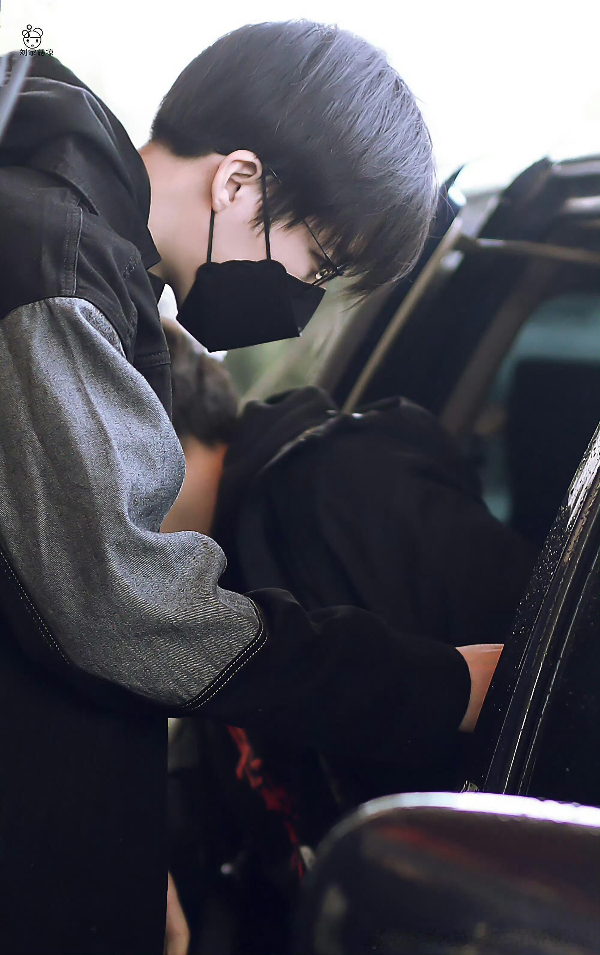 摩登兄弟 长歌行开机那天的小朋友！