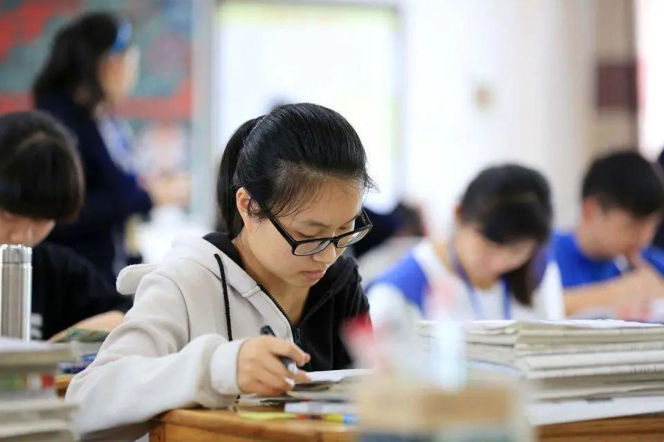 学霸高效复习法曝光！学渣也能逆袭拿高分，考前必看，助你轻松备考

学生时代的考试
