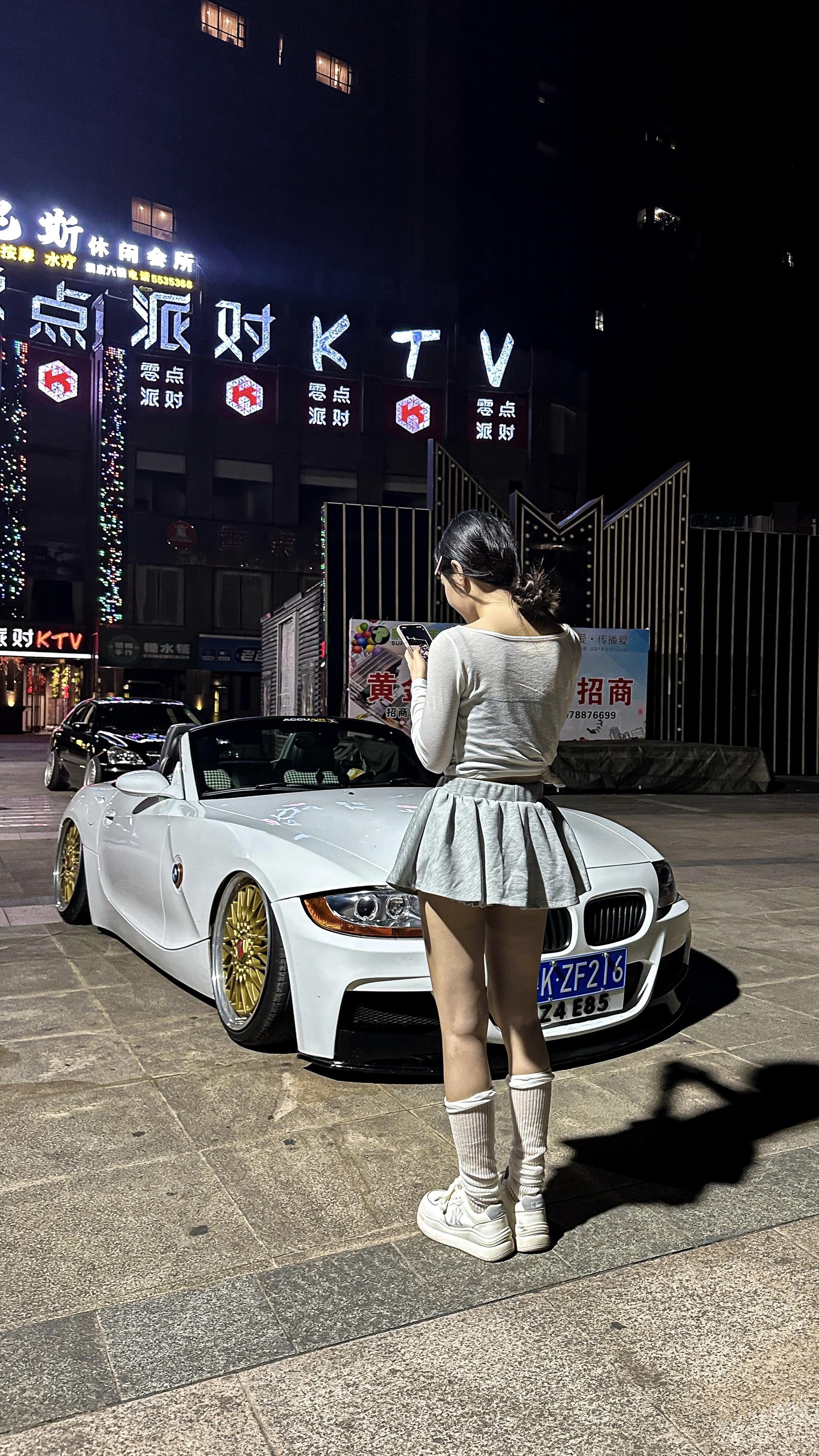 宝马z4敞篷 低趴姿态