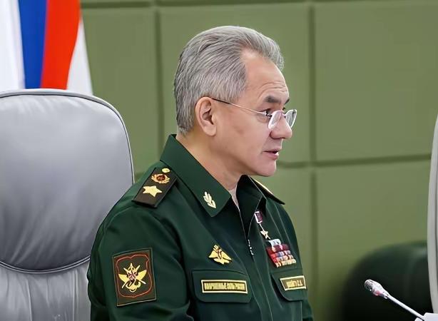 绍伊古现在也是从一个军事人员转变成一方政要了，这也是普京所希望的。现在普京正在培