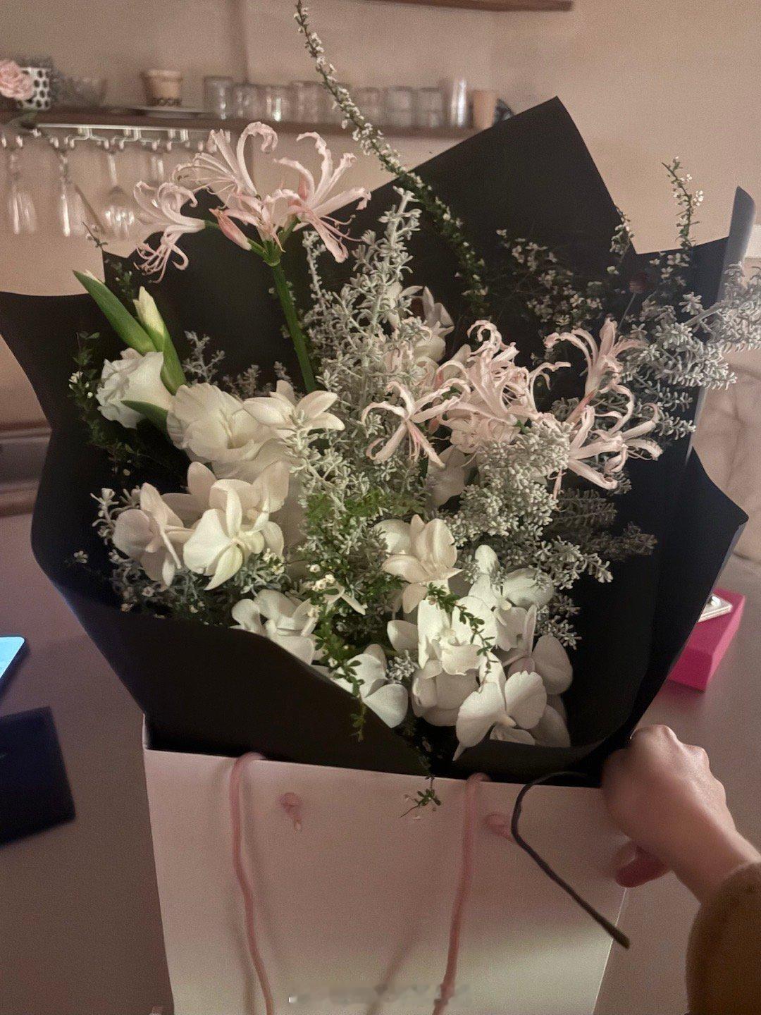 好朋友是我生活的解药  不然我去年可太难熬了我一直觉得自己是交朋友没那么快的 朋