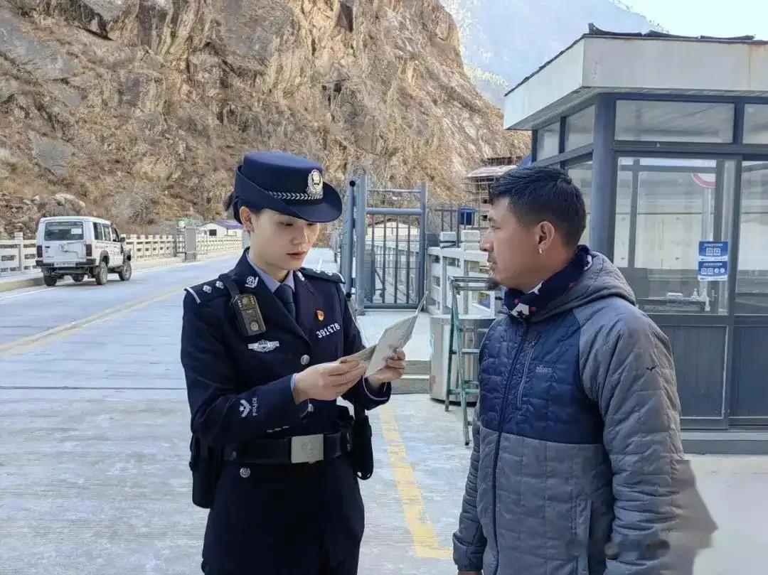 小邬警官平安无事，太好了！

大家一直揪心的小邬警官，终于等来了好消息，灾情发生