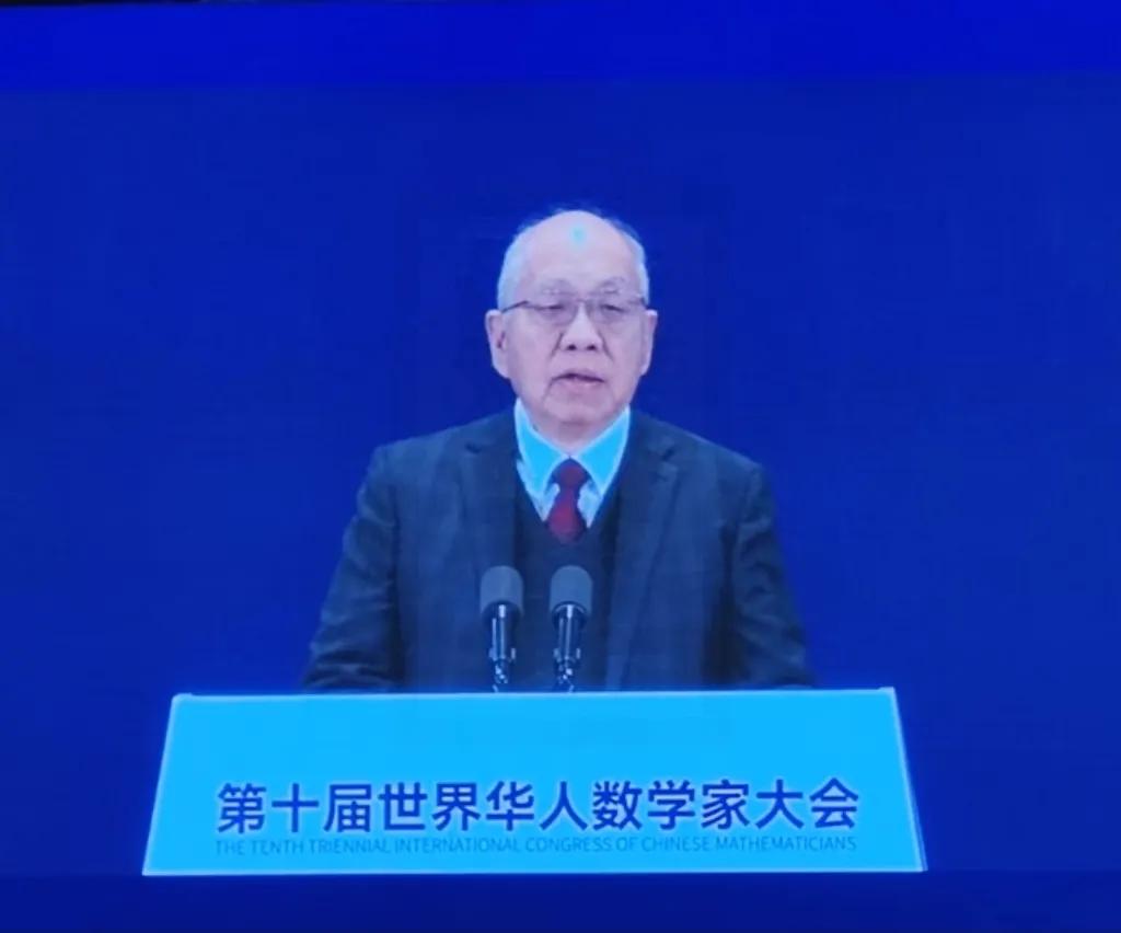 在上海办的那个华人数学家大会，真是让人看乐了

         明明是咱们华人