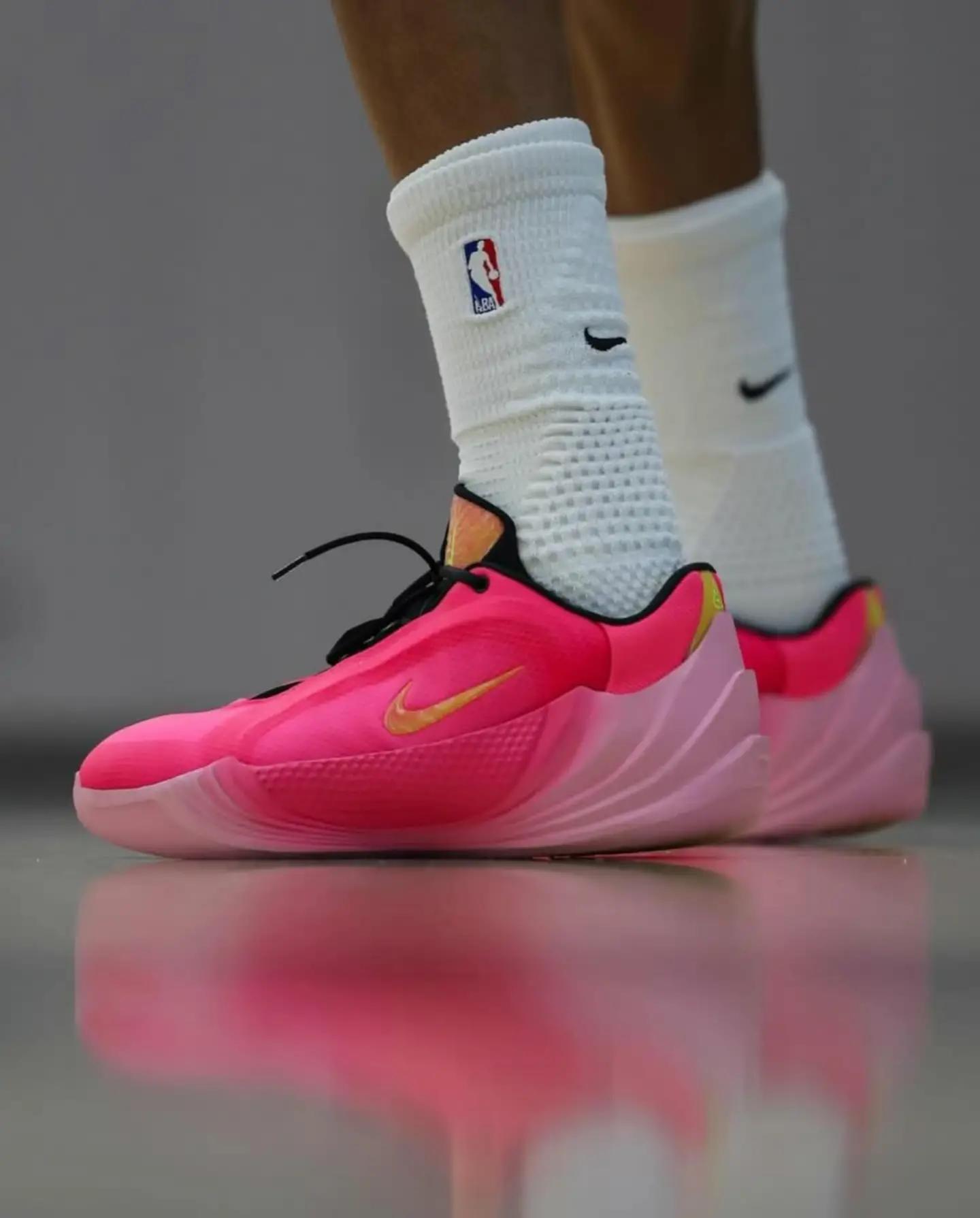 字母哥第八代签名战靴Giannis Freak 8亮相！球场失意，鞋场得意~ 