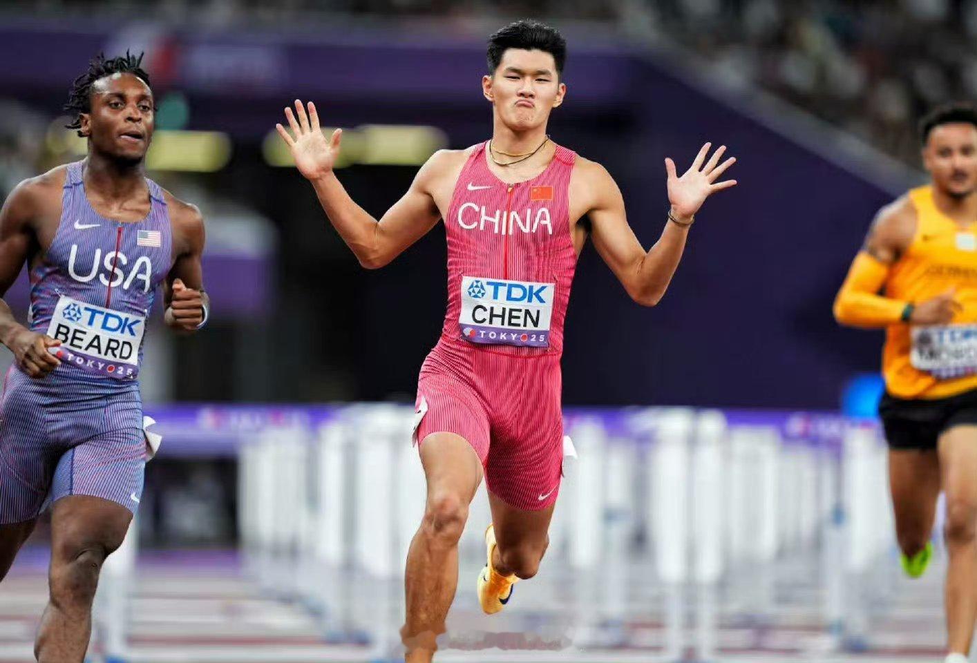 中国3人晋级110米栏半决赛陈圆将、徐卓一、刘俊茜在男子110米栏预赛发挥出色，