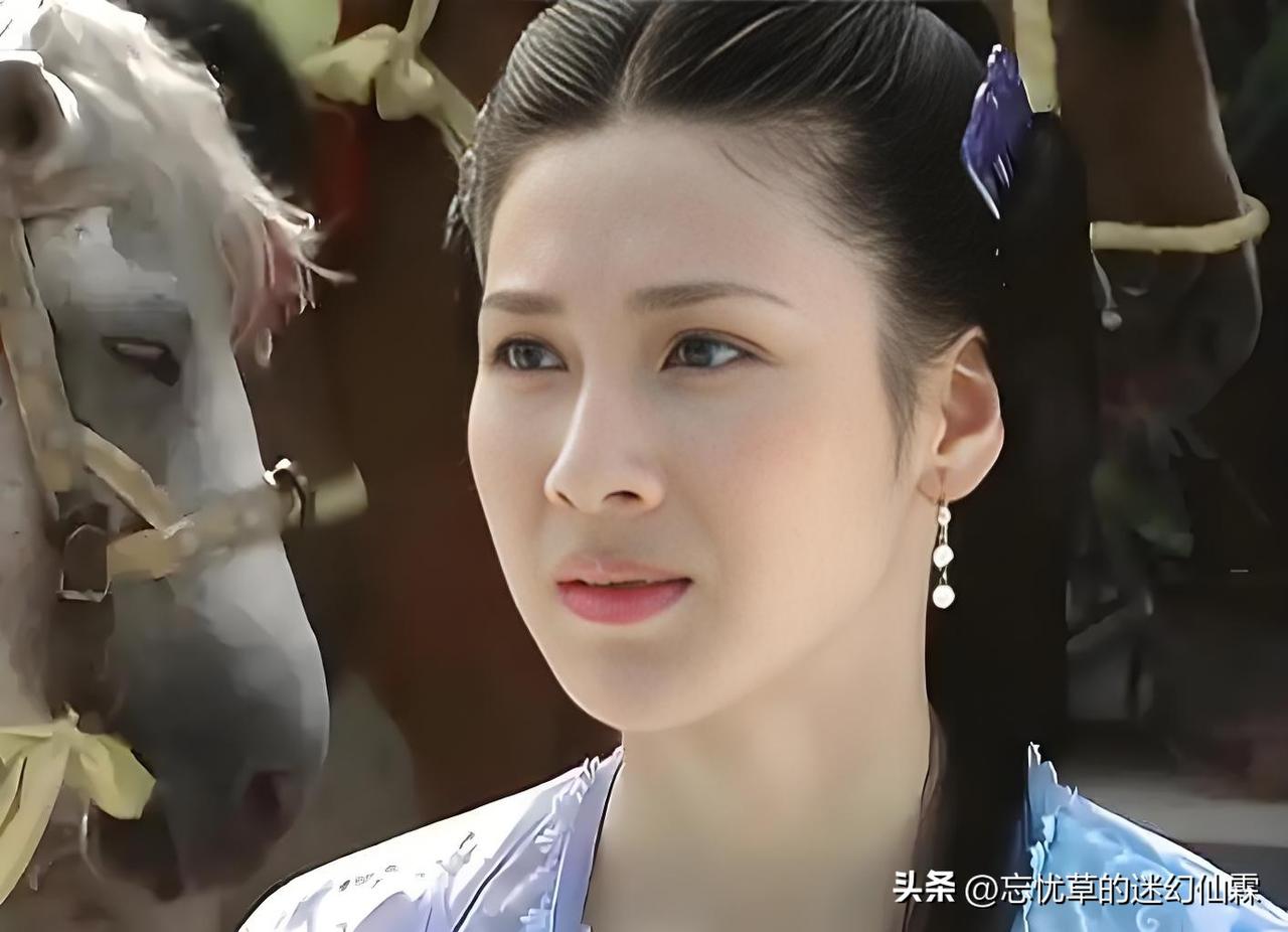古风美人童蕾，她不适合带刘海的造型，没有刘海更漂亮。李蓉蓉应该是她最美的角色了吧
