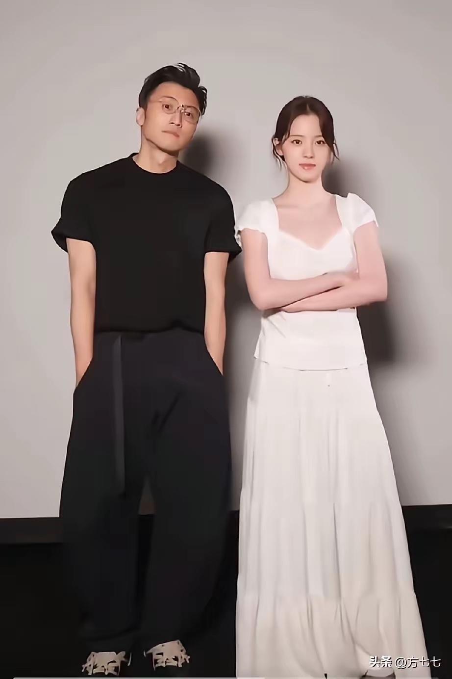 谢霆锋我认识，旁边女生是谁？非常漂亮