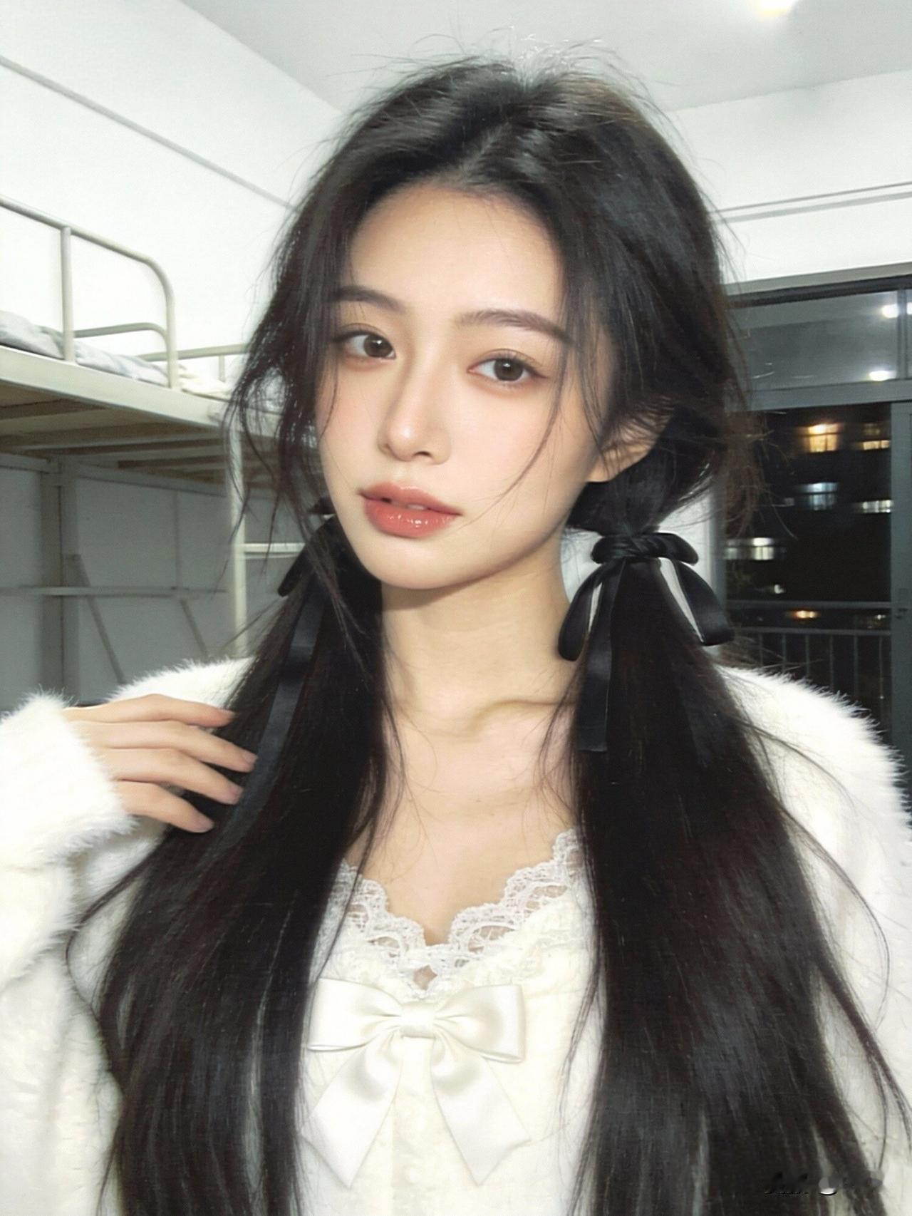 甜美少女心，夜晚宿舍自拍📸