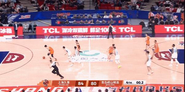 青岛男篮虽然80：84不敌上海男篮，但是打的真的不错，毕竟青岛男篮是客场，上海男