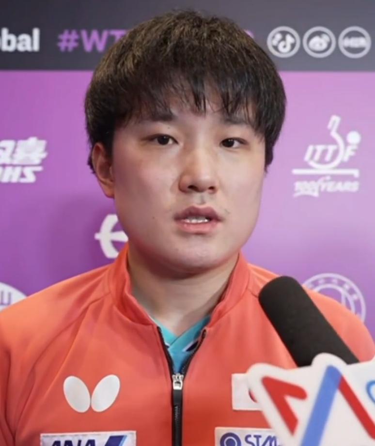 张本智和3:0零封林德后的记者采访，情商太低了，真是夜郎自大了！

记者问：今天