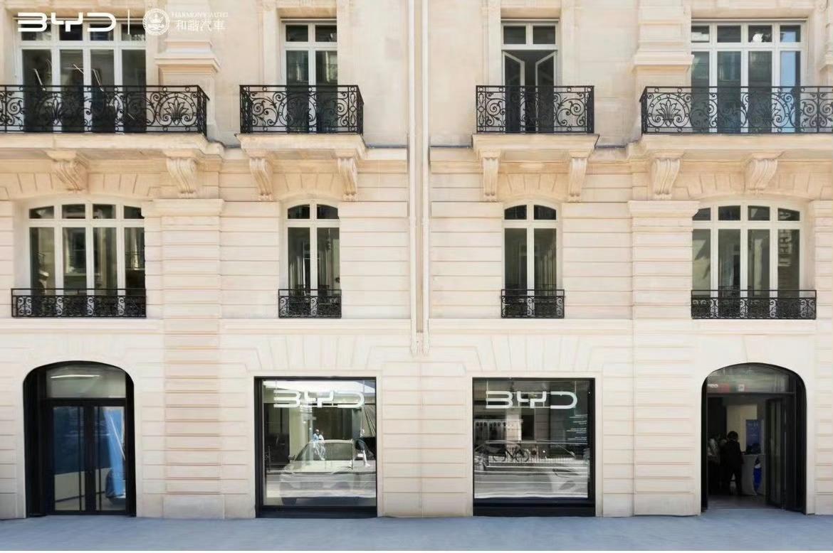 比亚迪海外布局越来越厉害了，4月8日在法国巴黎歌剧院上演了一场东方优雅与法式美学