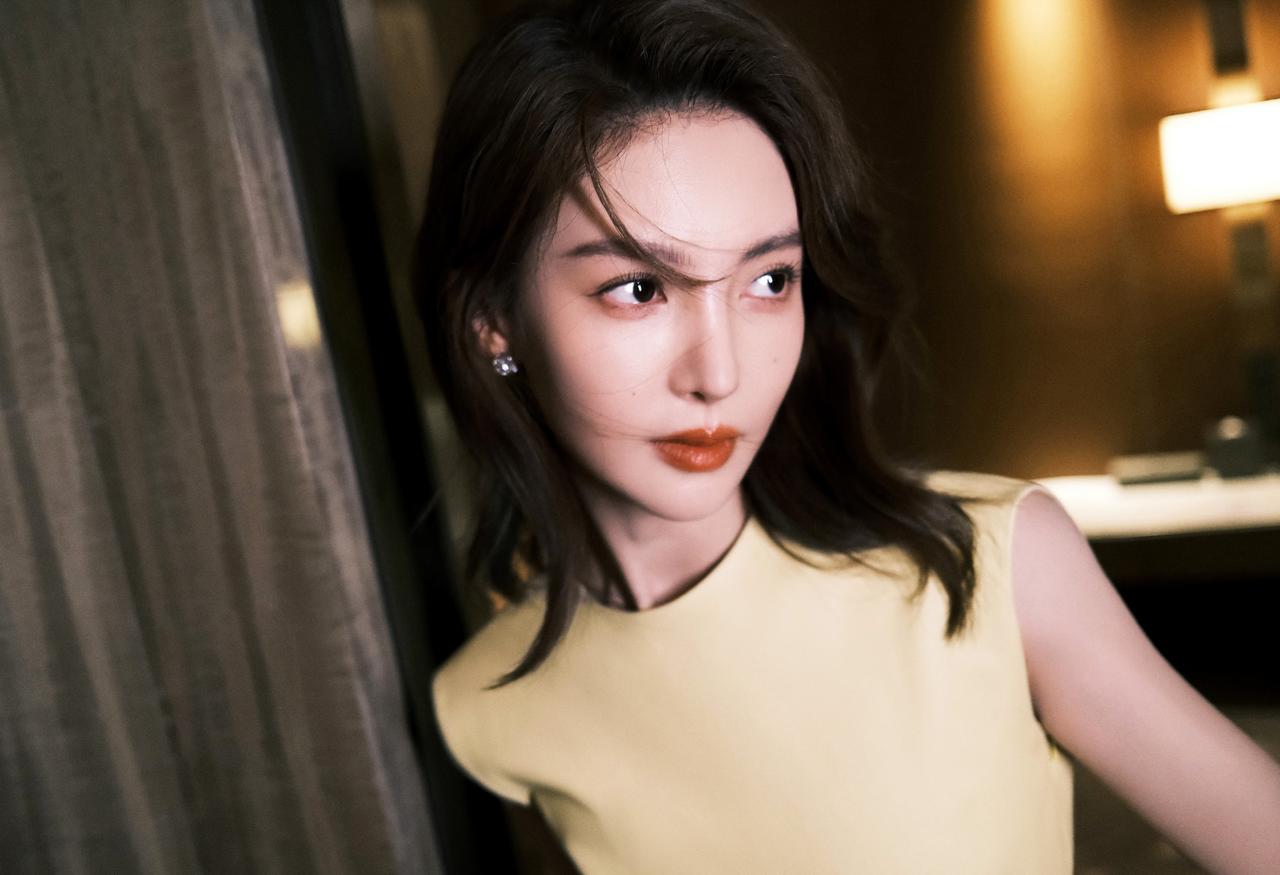 金晨，优雅矜贵，深邃治愈
