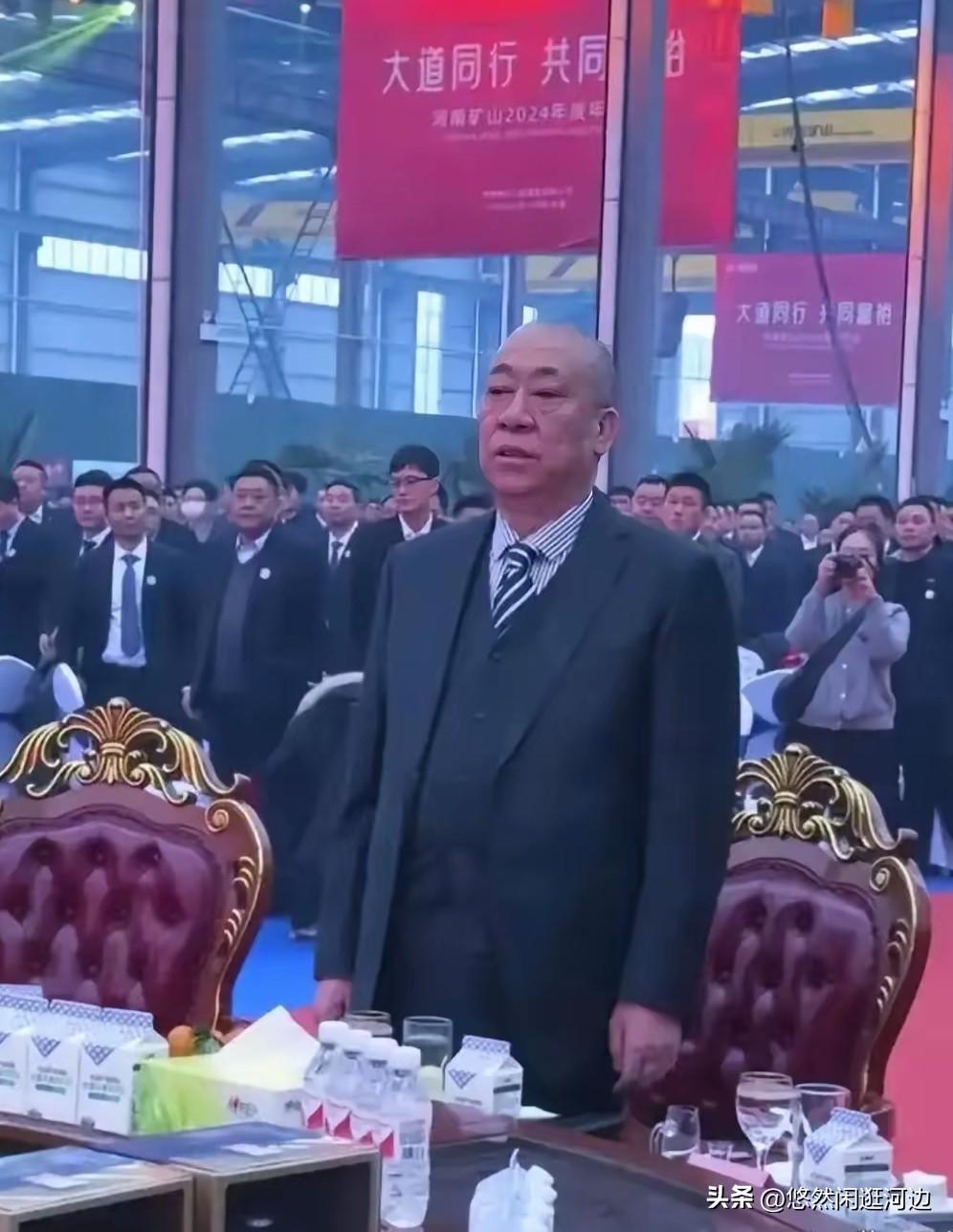 3月7日，崔培军又给女员工发妇女节红包了！
2000名女职工，每人800元，一共