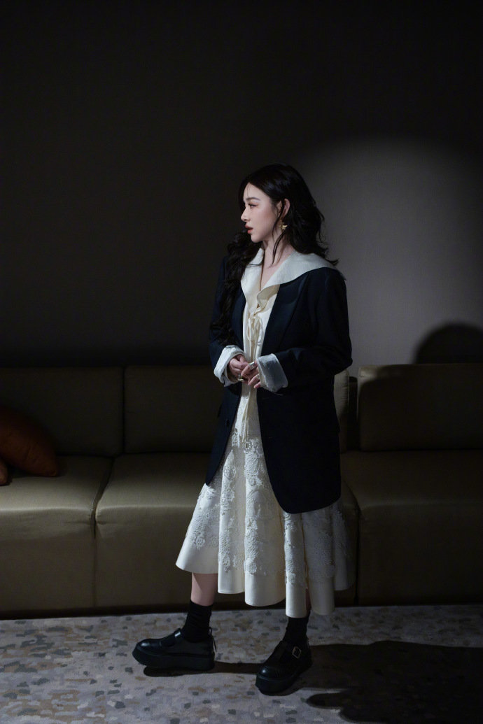 阚清子浪姐7整装待发阚清子落地长沙 阚清子浪姐7整装待发，落地长沙咯，期待初舞台