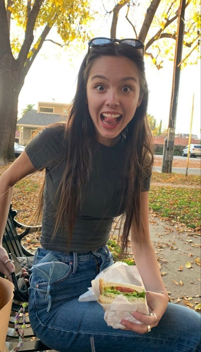 Olivia Rodrigo 谈及她17岁时的分手：“我觉得没有哪次失恋会像我1