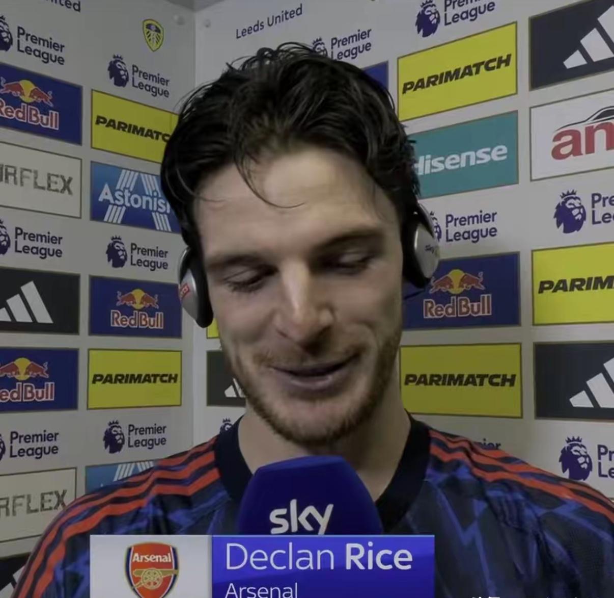 记者给赖斯出难题！英超阿森纳客场4:0战胜利兹联。结束了三轮不胜。赛后赖斯被问到