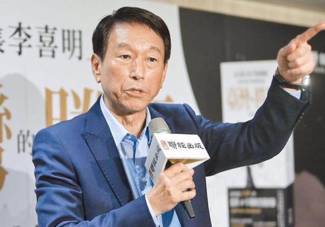 台湾前参谋总长李喜明一席话，让岛内炸锅！他直言解放军不是不敢打，而是时机未到，李