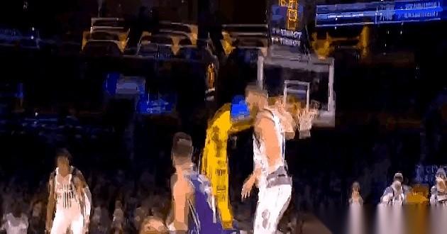 那一巴掌拍下去，我心里咯噔一下。
不是因为那个球，那个球他肯定能进。
是东契奇回