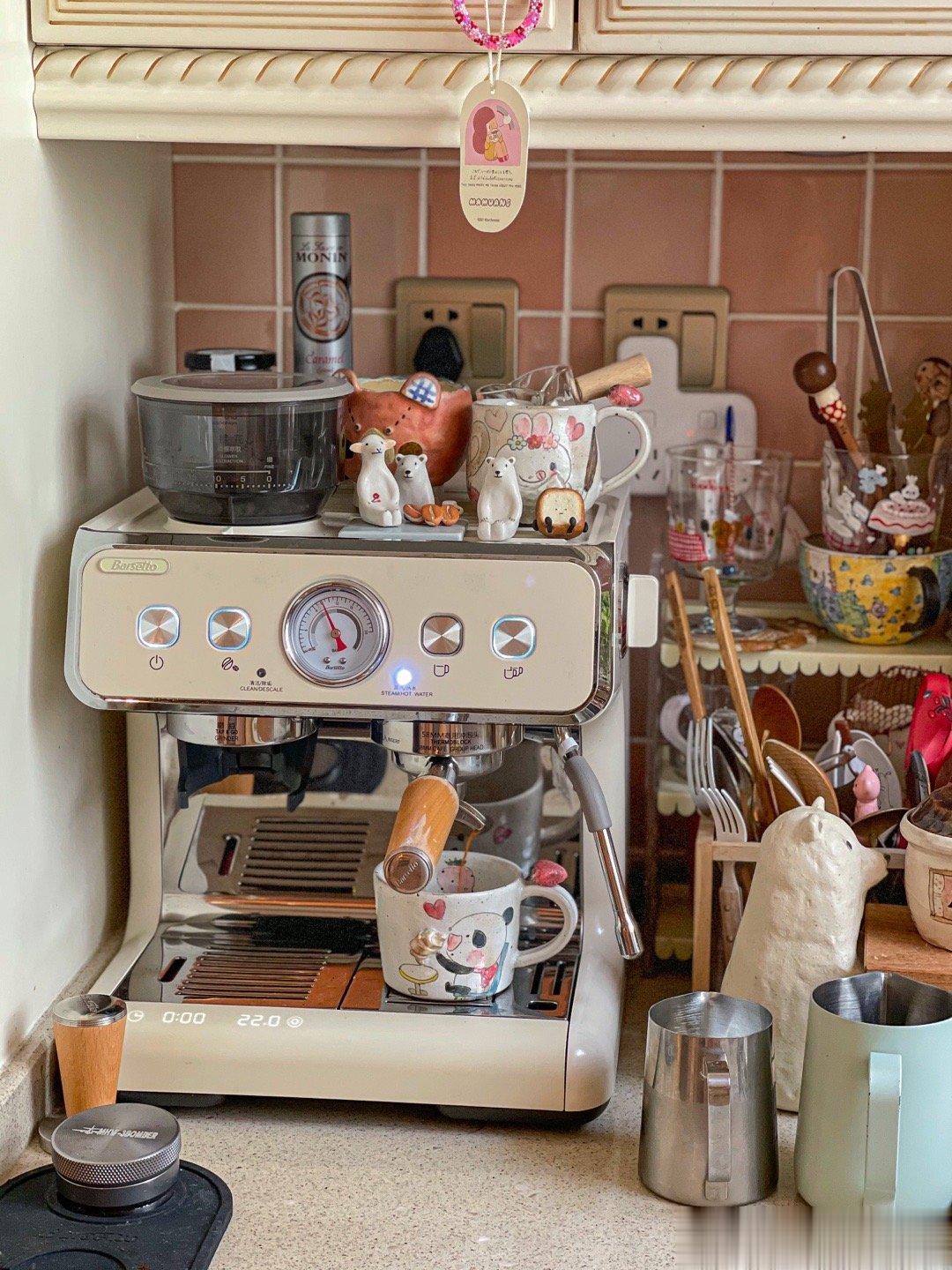 今天拍照忽然想起一件事我家自然光为什么拍出来总是暖黄色，很难拍出那种冷光白，无论