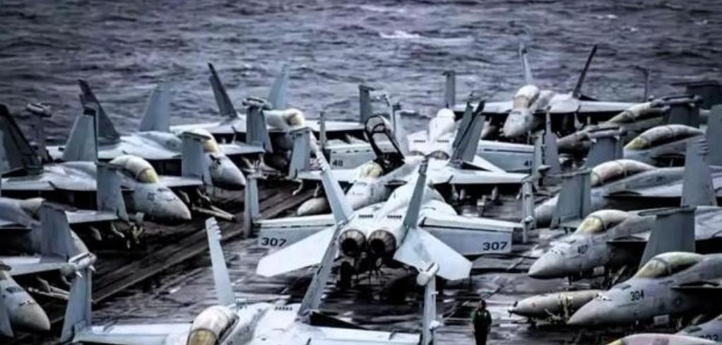 美军两架坠毁南海的飞机原因已明确，不是电磁攻击，也不是“南海魔咒”，而是……美军