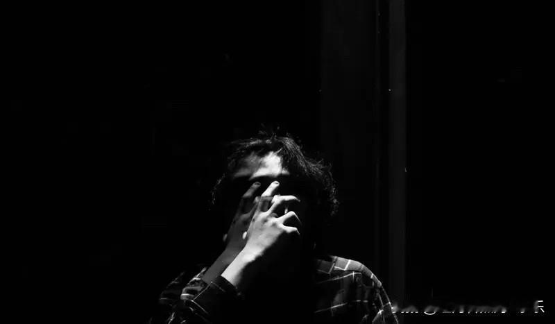 某团外卖宣传片在网友声讨中下架，阿岚那样脱离现实歌颂苦难的宣传手法早就被人嫌弃。