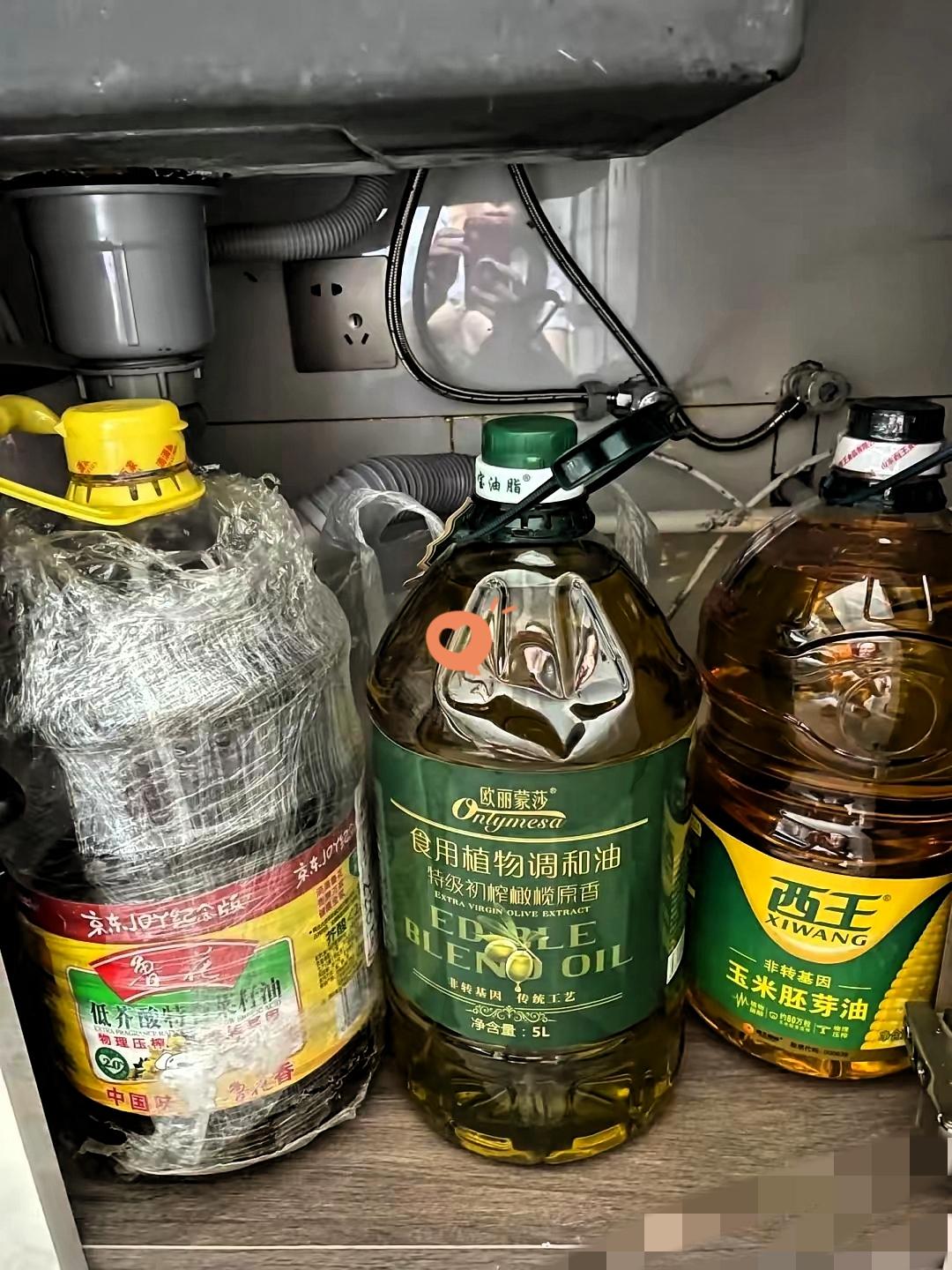 劝你囤粮油？先别急！看清这两点再动手更靠谱！
 
最近总刷到说秋雨烂了庄稼，赶紧