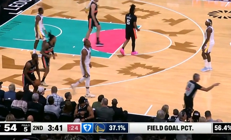 又连续各种失误 这自己的基本功都不行 还报什么希望？ 