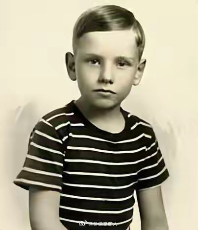 股神巴菲特的灿烂人生前言：在别人恐惧的时候贪婪，在别人贪婪的时候恐惧。前几日，我