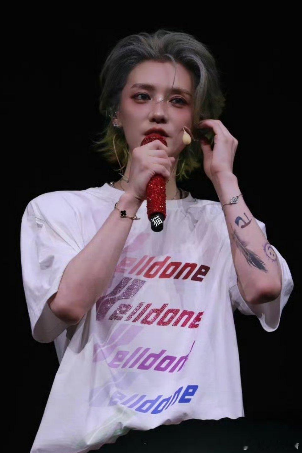 鹿晗35岁的状态散发着迷人的阳刚之气 ​​​