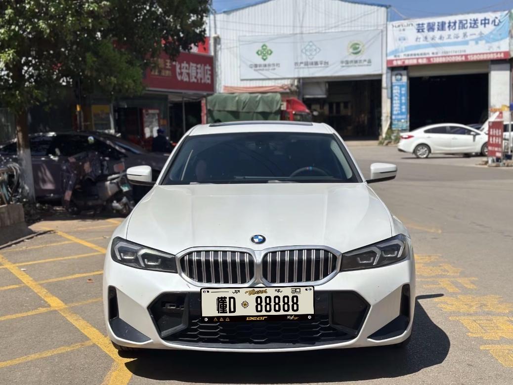 宝马3系一直被称为操控标杆，口碑硬，家用商务都能打。新车不便宜，但二手性价比贼高