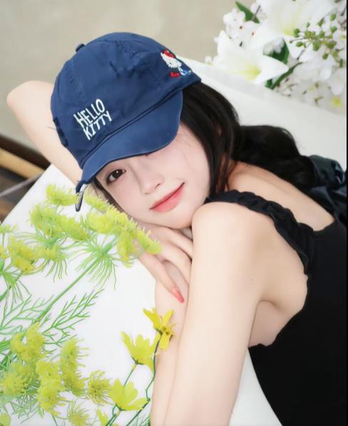 司晓迪疑似发鹿晗司晓迪发了好多男明星 网红司晓迪继年初“睡遍顶流”风波后，再发大