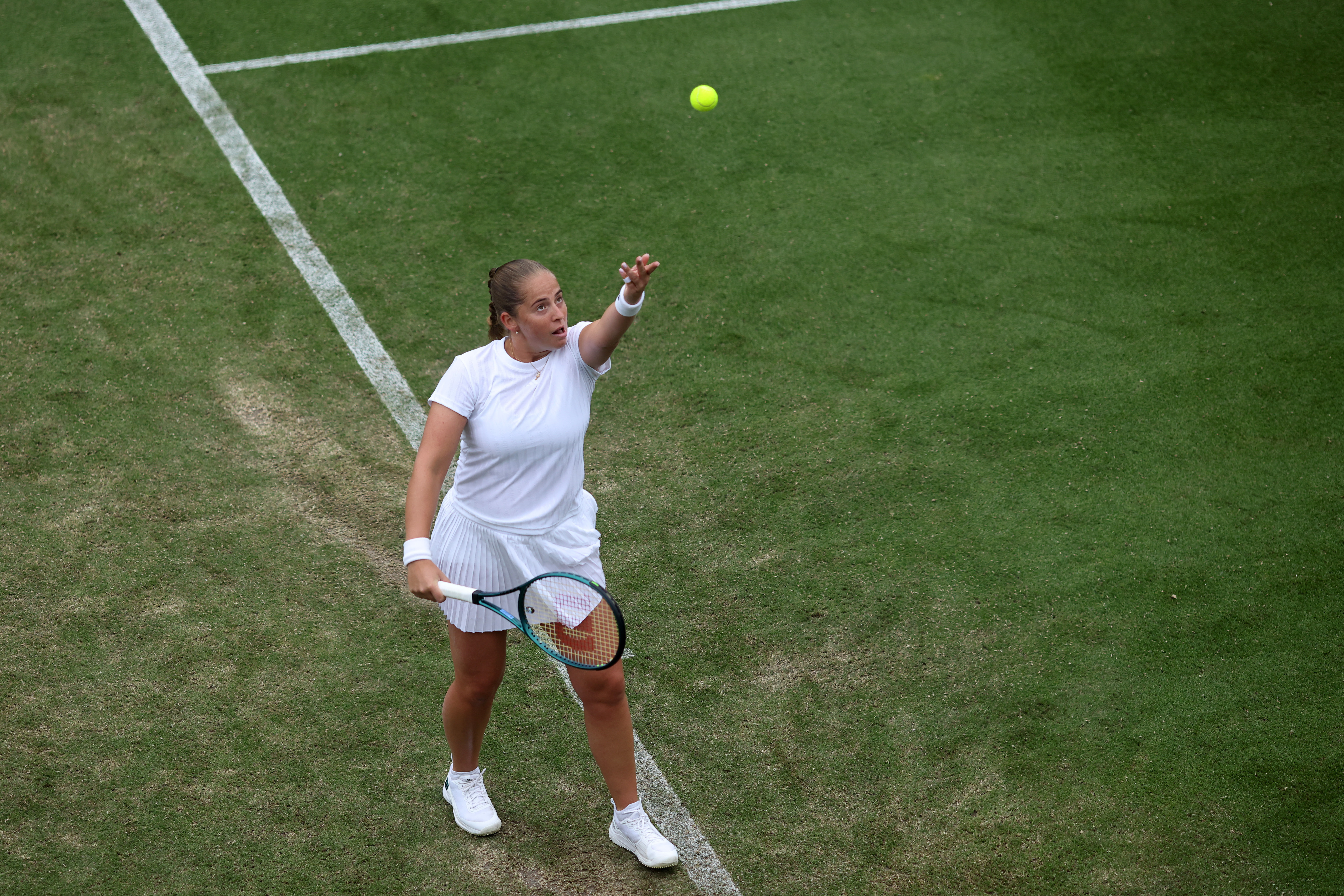 WTA250伊斯特本站，前赛会冠军、3号种子奥斯塔彭科以6-3 7-6(2)击败