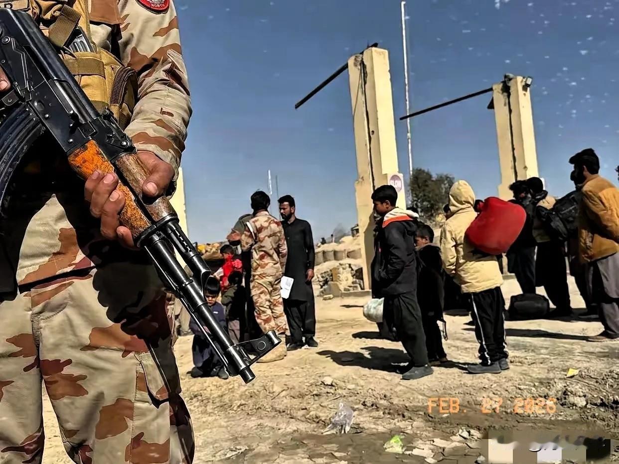 突发！巴基斯坦直接轰炸喀布尔！两国已进入公开战争。南亚再添一把大火，巴基斯坦用最