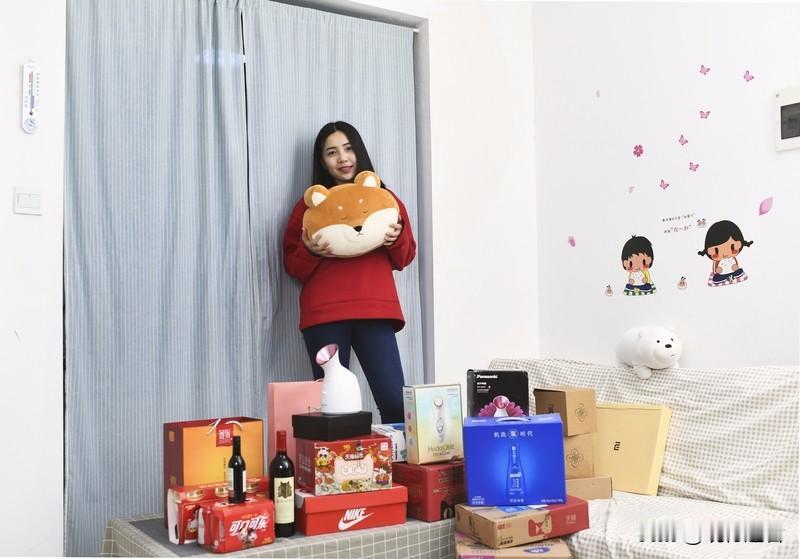 精打细算过新年：中年人的春节消费智慧
年货采购新主张
如今现代物流十分发达，社区