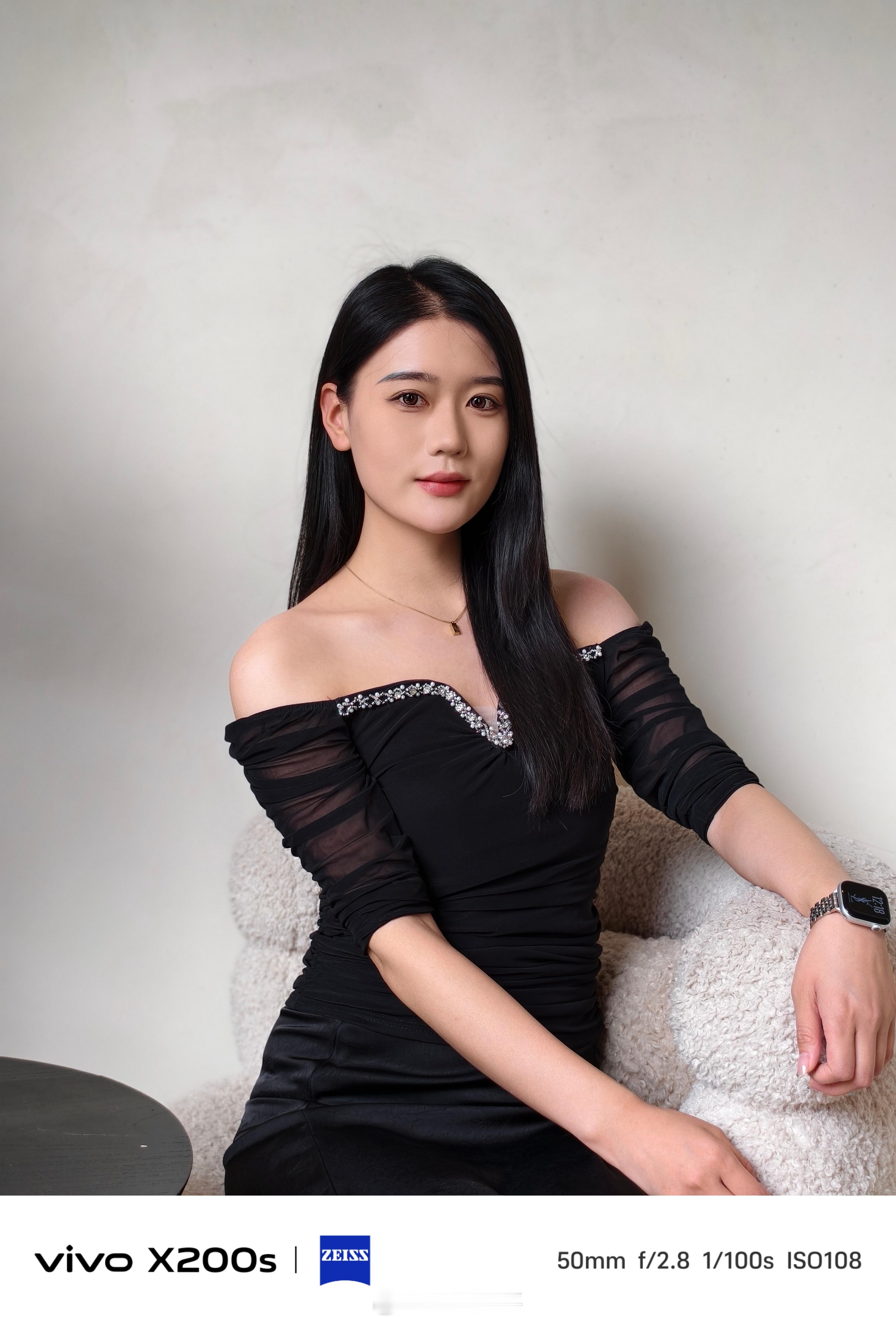 工作室婧婧用vivo X200s和OPPO Find X8s拍了一些人像对比照（