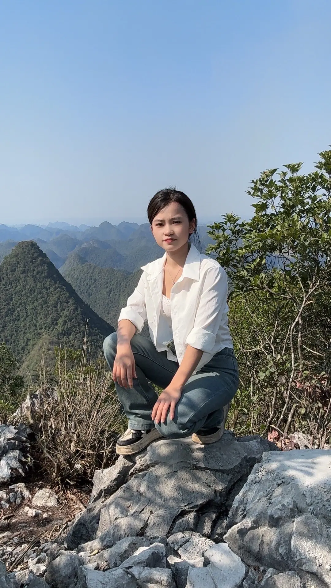人往往最擅长的就是和不爱的人结婚，然后用一生去怀念爱的人