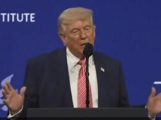 美国政客彻底看明白了！特朗普亲身看透全球经贸真相，各国就算打心底抵触中国、刻意贬