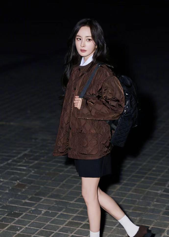 杨幂PRADA女王幂再次登场杨幂又一季米兰相约 杨幂PRADA女王幂再次登场，又