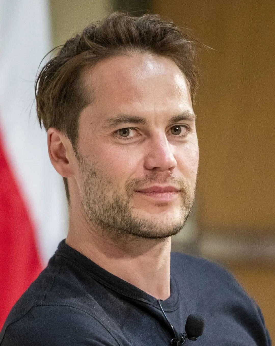 Taylor Kitsch（泰勒·克奇），现年44岁，是加拿大籍的男演员兼模特。