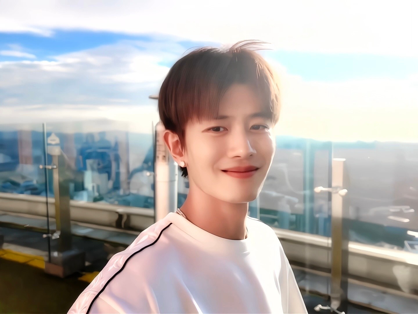 任嘉伦 🍀𝙂𝙤𝙤𝙙 𝙢𝙤𝙧𝙣𝙞𝙣𝙜♡心态胜过年龄，微笑胜