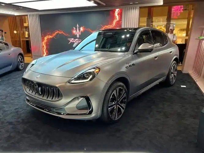 玛莎拉蒂电车狂降老车主破防 多地玛莎拉蒂门店社交媒体发布海报称，玛莎拉蒂的纯电S