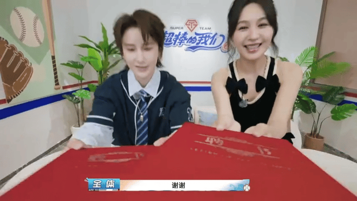 李菲儿蒋璐霞勇闯棒球综艺运动综艺新看点来了！李菲儿与蒋璐霞加盟棒球真人秀，接手球